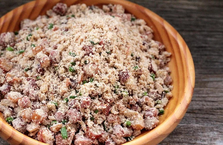 farofa de pinhao com bacon
