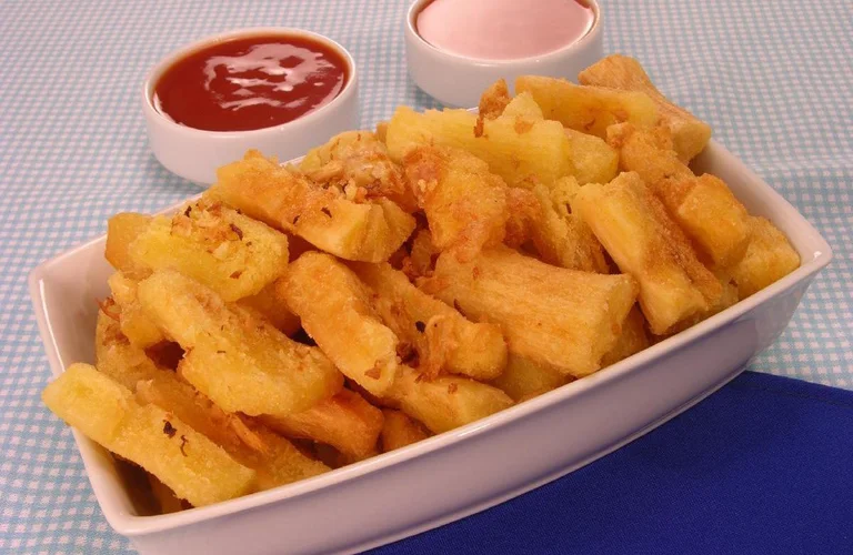 mandioca assada no forno ou na airfryer
