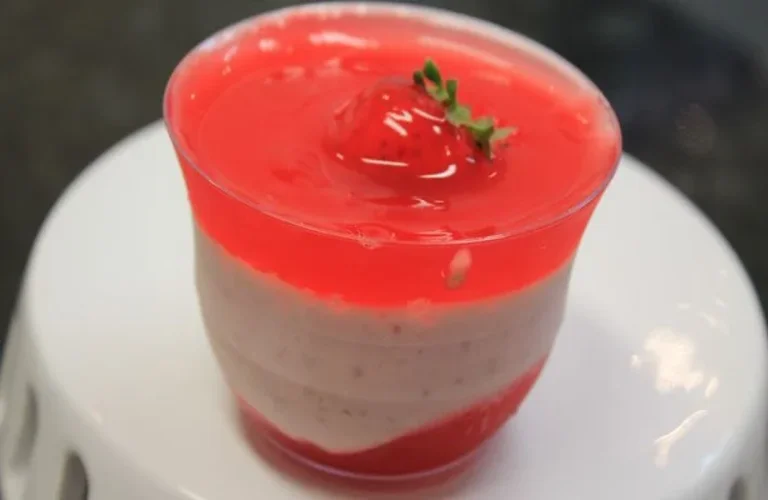 mousse de morango rapidinho