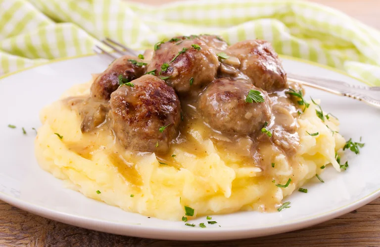 purê de batatas com almôndegas um prato simples e delicioso