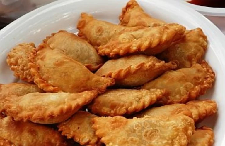 receita de massa de pastel com três ingredientes