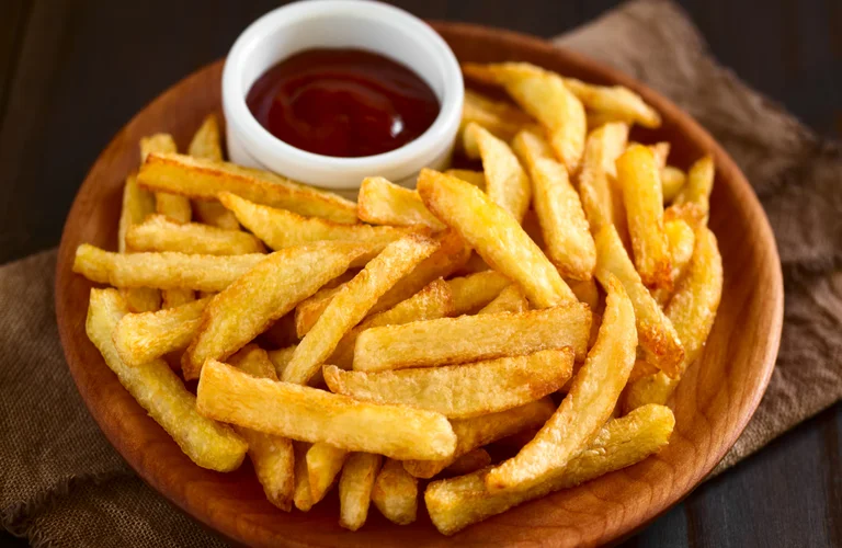 o segredo da batata frita perfeita (crocante por fora macia por dentro)